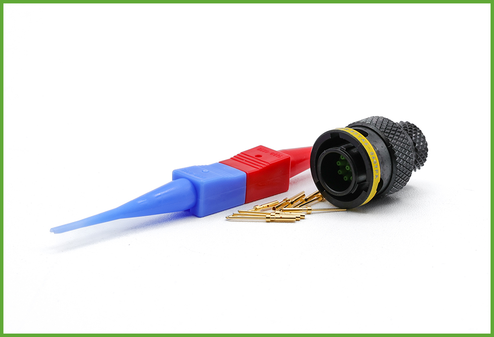 Deutsch connector with removal tool and gold-plated contacts